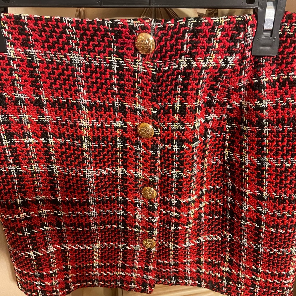 New Skirt 100 % Polyester for Fall or Winter